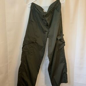 Levis 94 BAGGY CARGO PANTS Size 30 Army Green